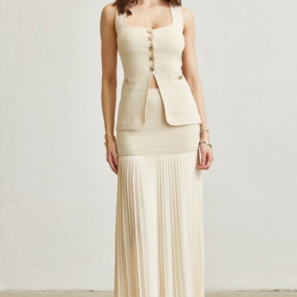 New Elegant Cream Sleeveless Dress with Button Detail